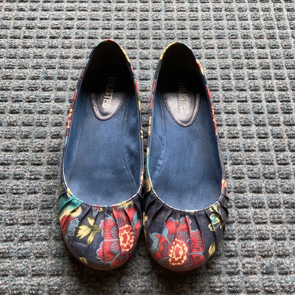 EUC Unlisted flats. Size 8.